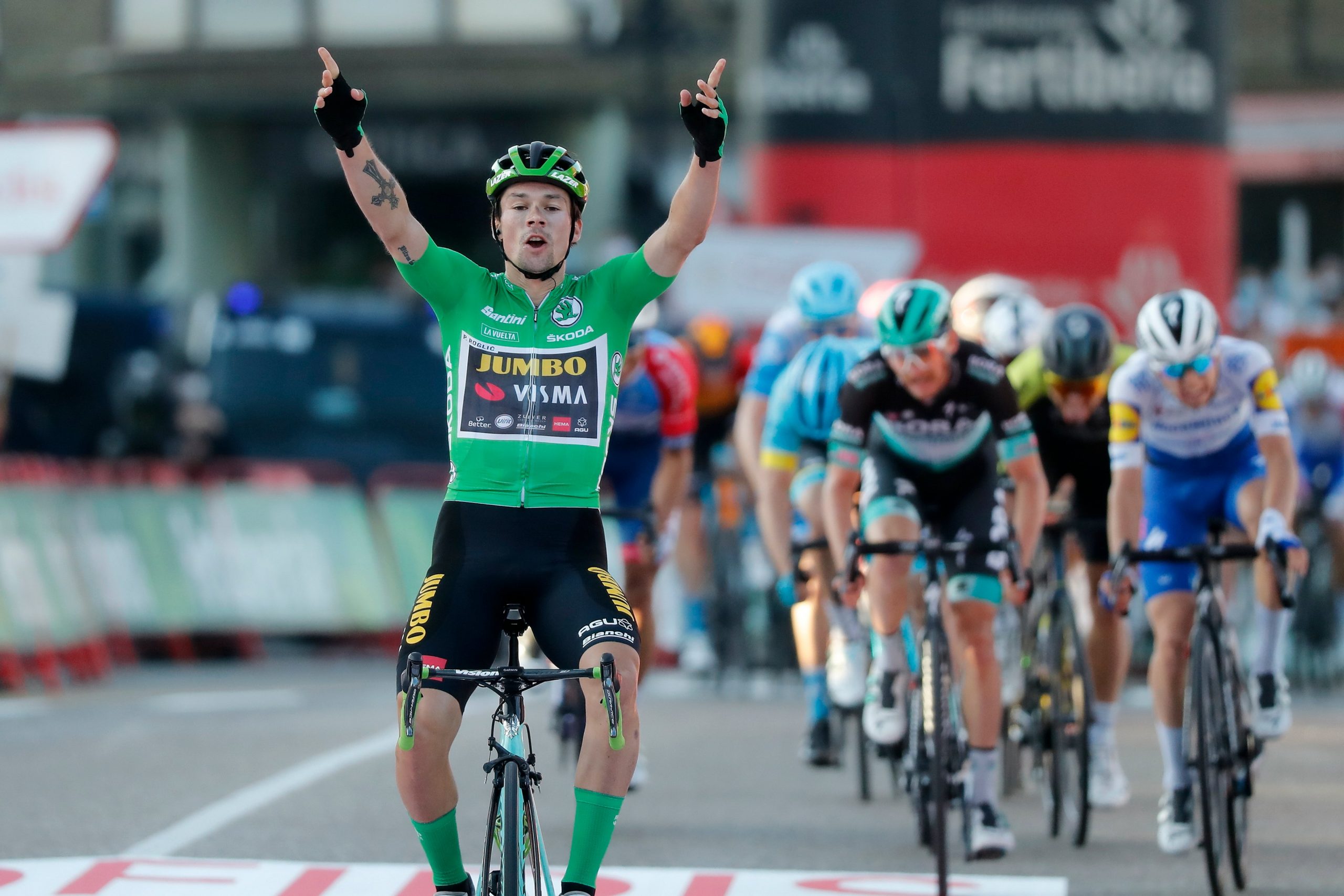 Roglic deslumbra novamente e volta à liderança da Vuelta Camisola Amarela